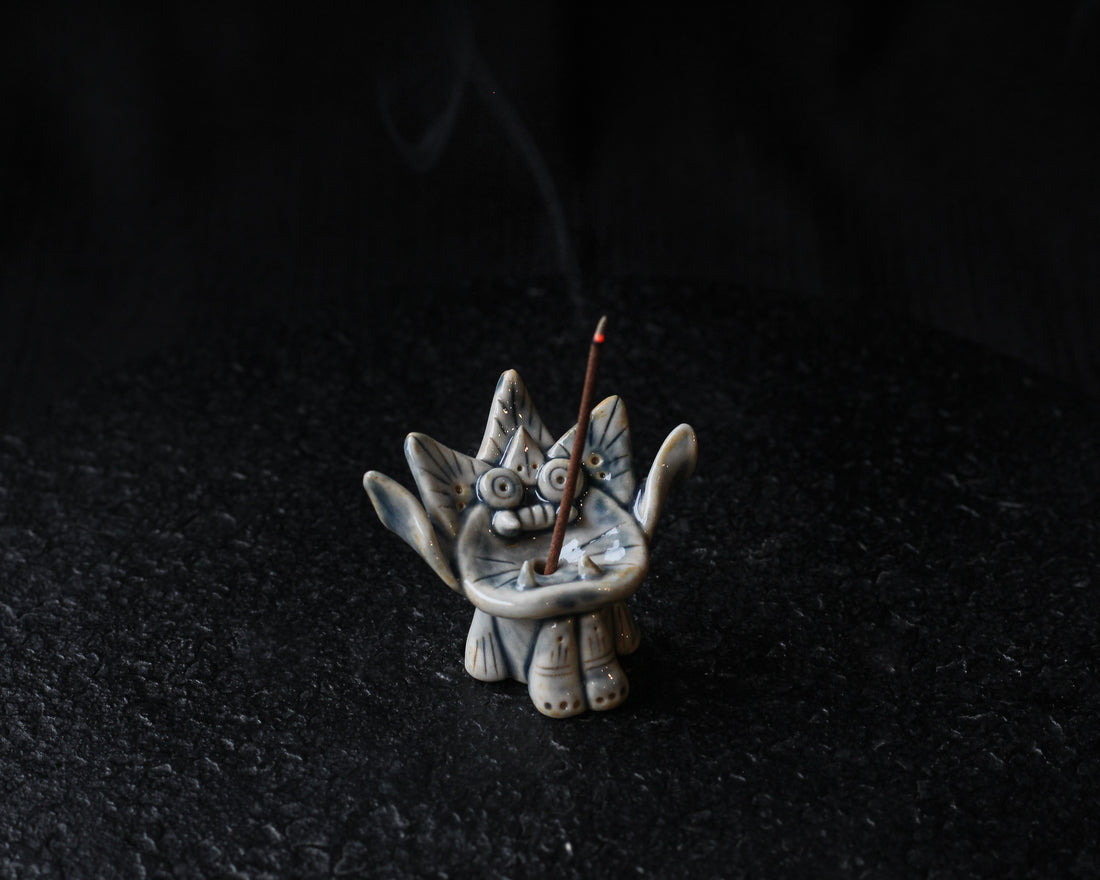 Indigo Chimera Wamao 瓦猫 - Incense holder