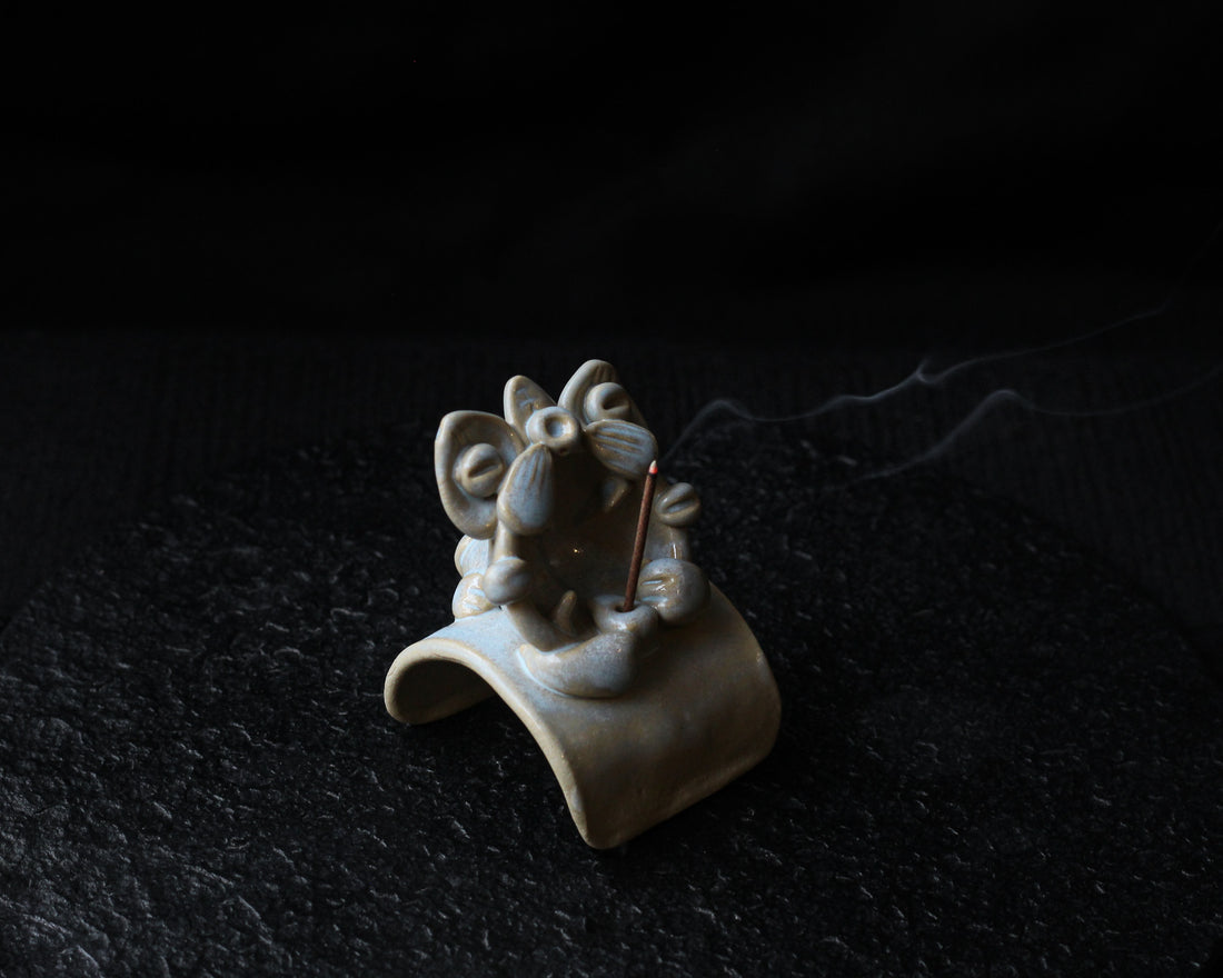Sky Blue Wamao 瓦猫 - Incense holder