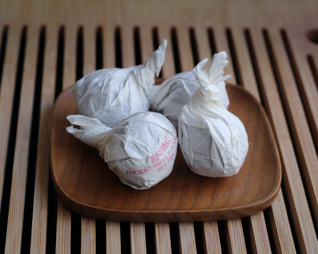 Dragon Balls: Tè bianco Yueguangbai e Tè rosso Dianhong